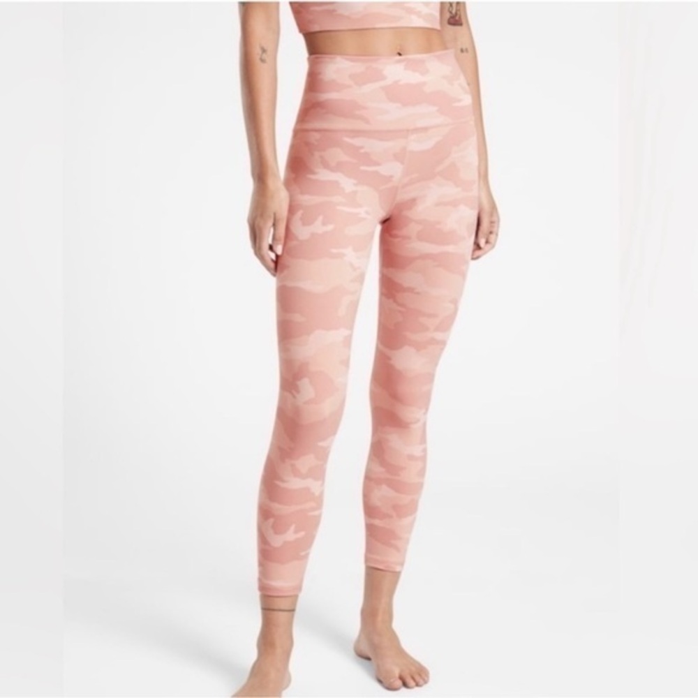Athleta Elation Camo 7/8 Tights Leggings Pink Camo Size Medium